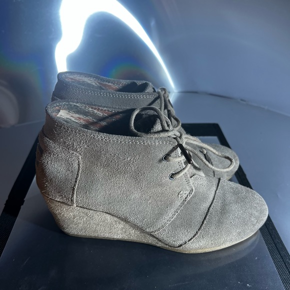 Tom’s Kala Suede Taupe Lace-Up Ankle Bootie Wedges, size 8 - Picture 6 of 10